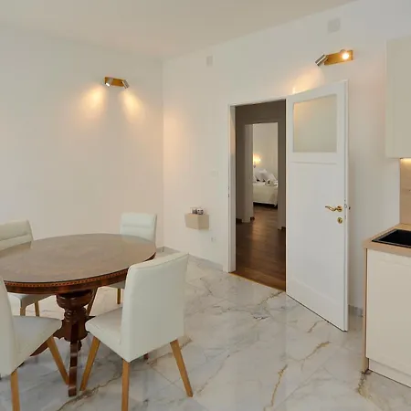 St Lux Apartment