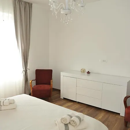 St Lux Apartment