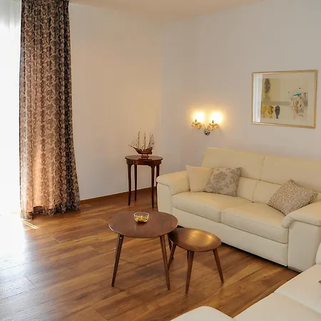 St Lux Apartment