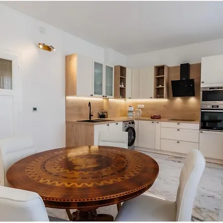 St Lux Διαμέρισμα